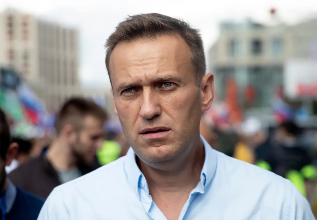Alexeï Navalny est mort en prison! Les agences russes ont annoncé le vendredi 16 février 2024 la disparition de l’opposant russe, qui était incarcéré dans une colonie pénitentiaire reculée de l'Arctique (Centre pénitentiaire de Kharp), dans des conditions très difficiles.